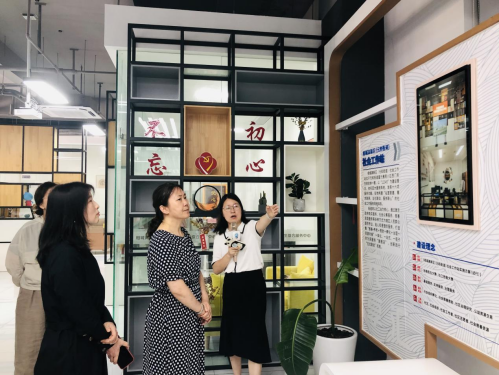 上海市妇女儿童服务指导中心(巾帼园)  莅临相城高新区（元和街道）社会工作站参访交流